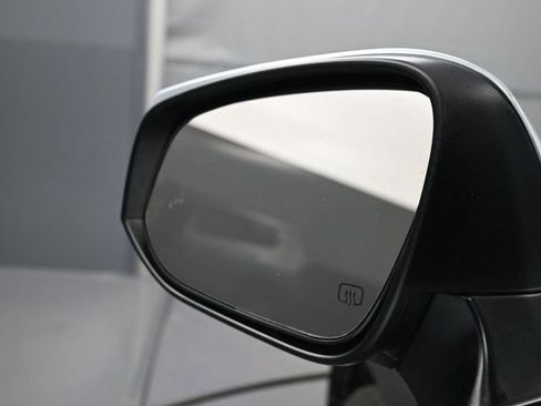 Used 2024 Toyota Corolla Cross LE FWD image 5