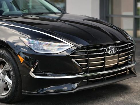 Used 2023 Hyundai Sonata SE FWD image 2