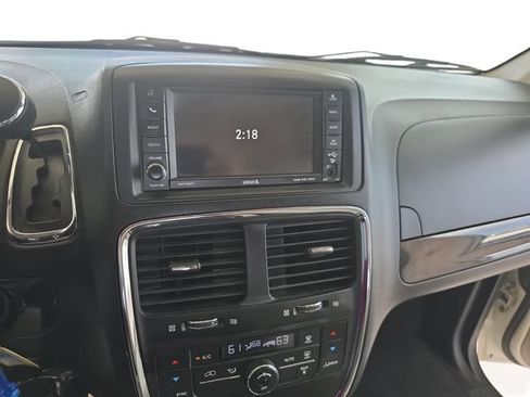 Used 2013 Dodge Grand Caravan Crew FWD image 9