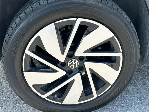 Used 2025 Volkswagen Atlas SE image 6