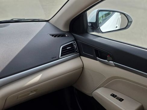 Used 2017 Hyundai Elantra SE FWD image 27