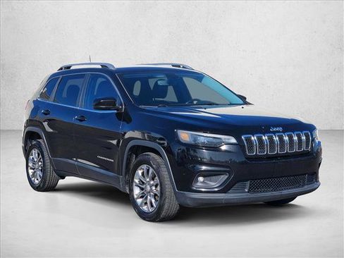 Used 2019 Jeep Cherokee Latitude Plus w/ Comfort/Convenience Group FWD image 3