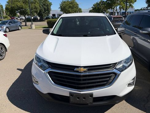Used 2020 Chevrolet Equinox LS w/ LS Convenience Package FWD image 2