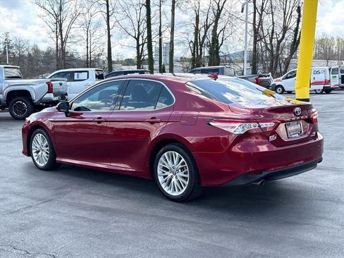 Used 2019 Toyota Camry XLE w/ Sunroof Package image 28