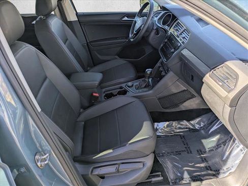Used 2020 Volkswagen Tiguan SE image 20