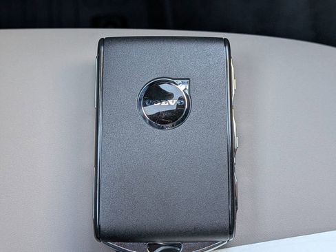 New 2026 Volvo XC60 B5 Plus w/ Protection Package Premier AWD/4WD image 31