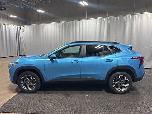 Certified 2025 Chevrolet Trax LT w/ LT Convenience Package image 11