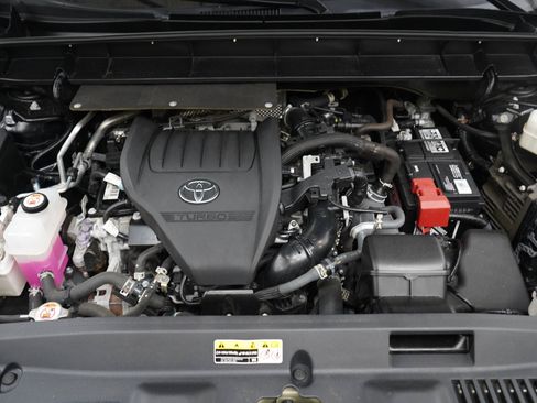 Used 2023 Toyota Highlander XLE AWD/4WD image 31