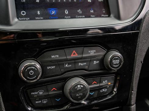 Used 2018 Chrysler 300 S w/ 300S Premium Group RWD image 33
