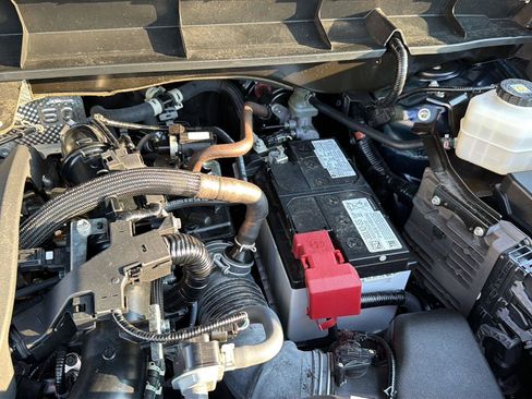 Used 2023 Toyota Highlander XLE FWD image 36