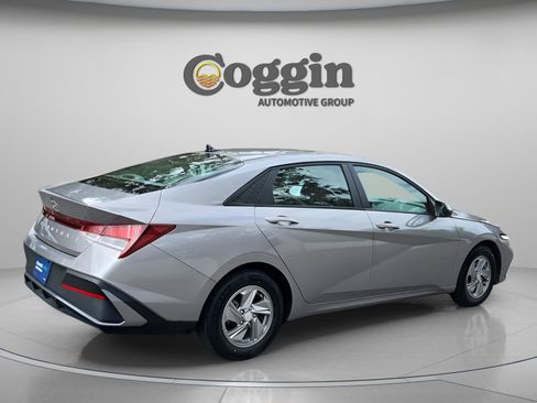 Certified 2024 Hyundai Elantra SE image 6