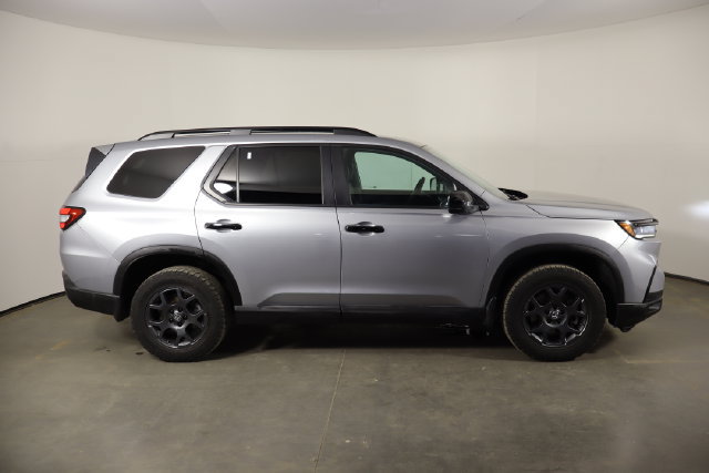 Used 2025 Honda Pilot TrailSport image 48