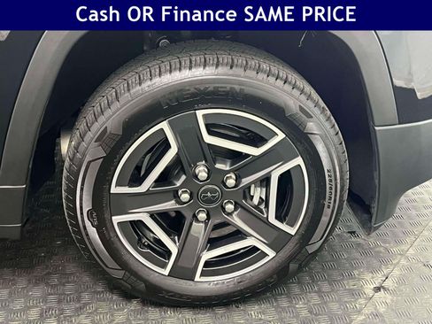 Used 2026 Jeep Cherokee Laredo AWD/4WD image 12