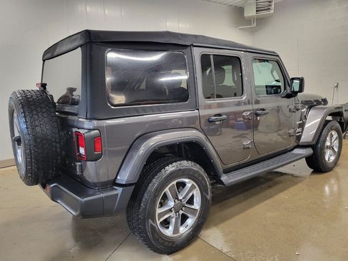 Used 2022 Jeep Wrangler Unlimited Sahara w/ Cold Weather Group AWD/4WD image 10