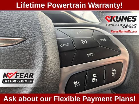 Used 2022 Chrysler Pacifica Touring-L FWD image 17