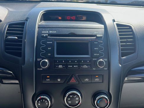 Used 2011 Kia Sorento LX w/ Convenience Pkg image 19