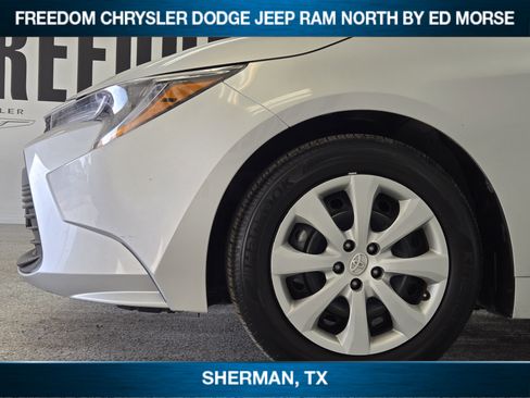 Used 2025 Toyota Corolla LE image 6