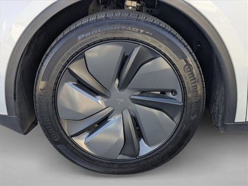 Used 2026 Tesla Model Y 2WD image 26