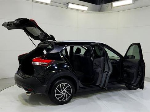 Used 2019 Nissan Kicks S FWD image 32