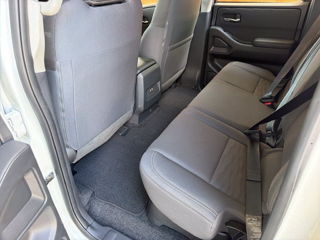 Used 2024 Nissan Frontier SV RWD image 29