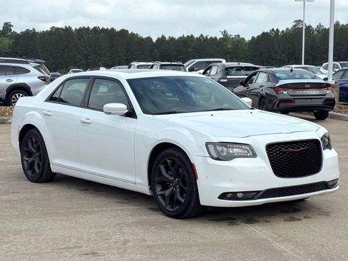 Used 2023 Chrysler 300 S RWD image 12