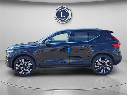 New 2025 Volvo XC40 B5 Ultra w/ Climate Package image 4