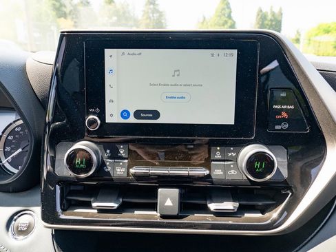 Used 2023 Toyota Highlander L image 14