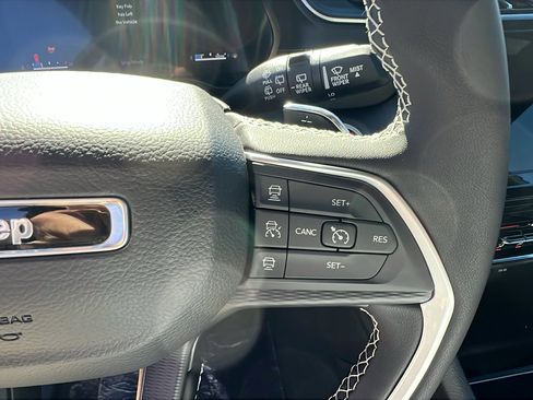 New 2025 Jeep Grand Cherokee Laredo image 24