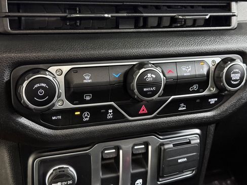 Certified 2024 Jeep Wrangler Willys image 34