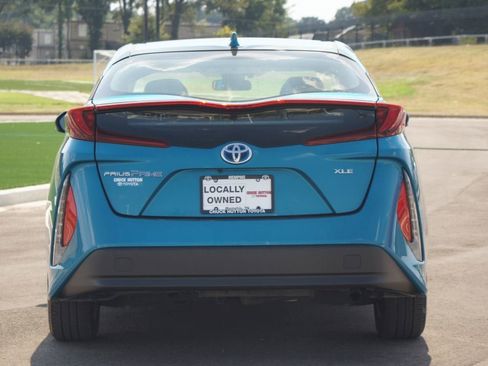 Used 2021 Toyota Prius Prime XLE image 3