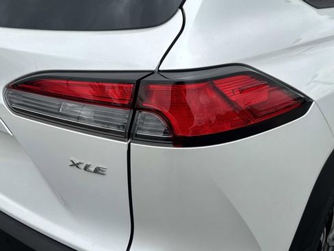 Used 2024 Toyota Corolla Cross XLE w/ Convenience Package FWD image 29