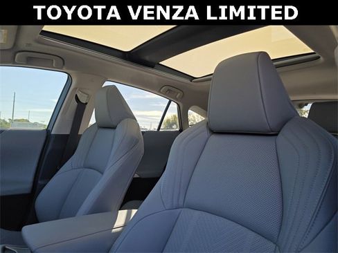 Used 2024 Toyota Venza Limited image 22