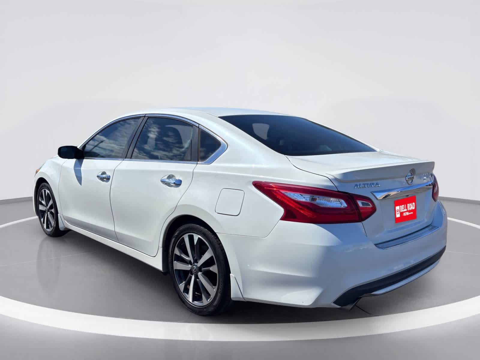 Used 2016 Nissan Altima 2.5 SR w/ LED Appearance Package FWD image 4