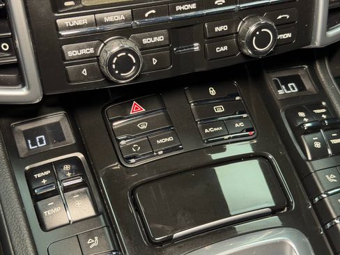 Used 2013 Porsche Cayenne Diesel image 54