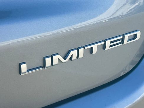 Used 2024 Jeep Compass Limited image 17