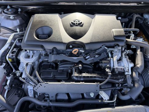 Used 2019 Toyota Camry LE w/ Carpet Mat Package FWD image 27