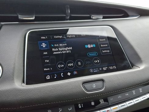 Used 2023 Cadillac XT4 Luxury w/ Cold Weather Package AWD/4WD image 16