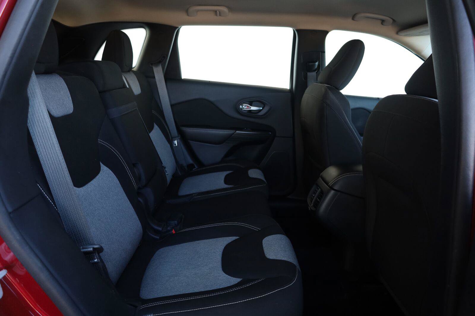 Used 2014 Jeep Cherokee Sport FWD image 23