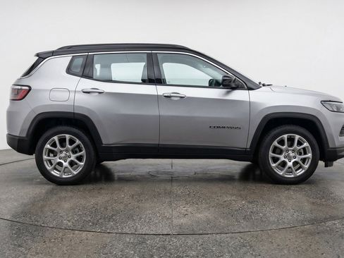 Used 2025 Jeep Compass Limited AWD/4WD image 11