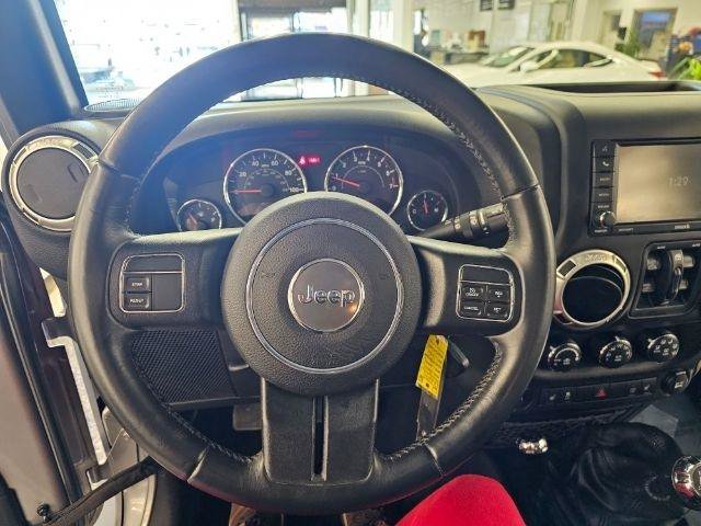 Used 2017 Jeep Wrangler Unlimited Sahara AWD/4WD image 12