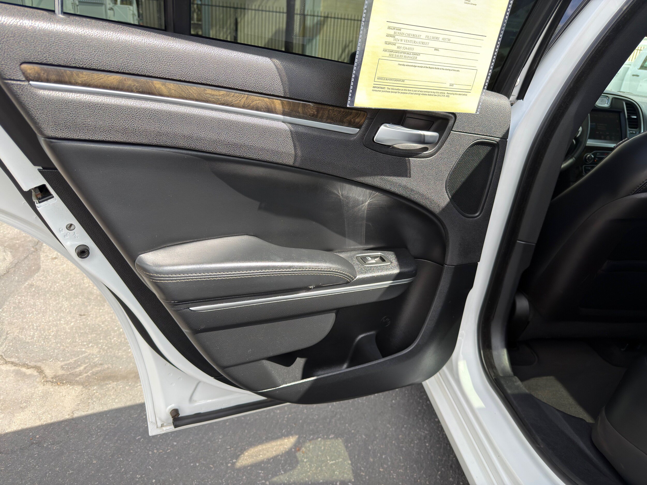 Used 2015 Chrysler 300 C w/ Harman/Kardon Audio Group RWD image 17