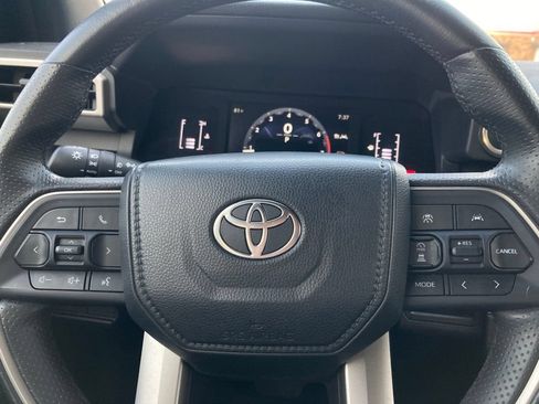 Used 2025 Toyota 4Runner SR5 AWD/4WD image 17