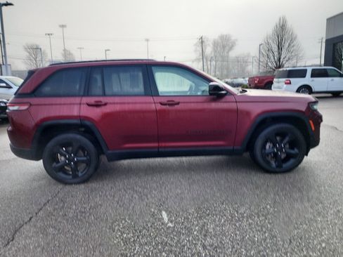 Used 2023 Jeep Grand Cherokee Altitude image 8