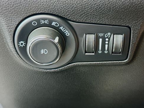 Used 2025 Jeep Compass Limited AWD/4WD image 17