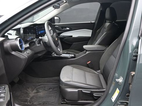 Used 2025 Chevrolet Trax LT image 20
