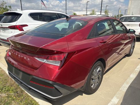 Used 2024 Hyundai Elantra SEL image 5