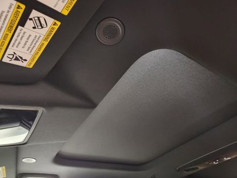 New 2026 Land Rover Discovery Limited Edition image 25