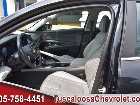 Used 2025 Hyundai Elantra Limited FWD image 21