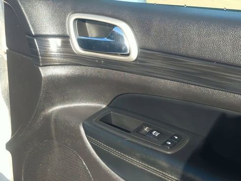 Used 2019 Jeep Grand Cherokee Altitude image 29