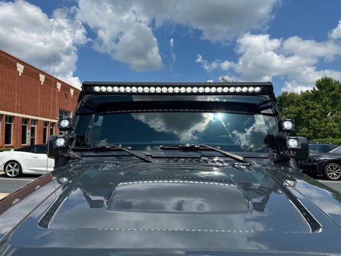 Used 2018 Jeep Wrangler Unlimited Sahara AWD/4WD image 33